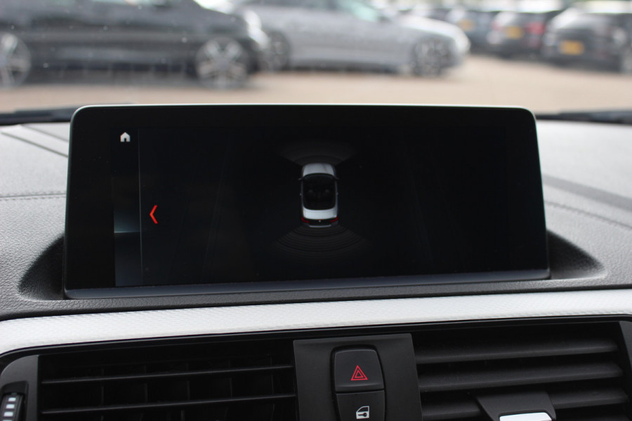 BMW 2 Serie Cabrio 220i High Exe. M Sport / 54.228 km/ NL Auto / Leder / CarPlay / Parkeerhulp V+A / 18'' / Windscherm / Sportstoelen / Stoelverwarming / DAB / Cruise Control