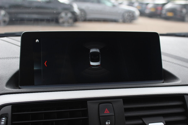 BMW 2 Serie Cabrio 220i High Exe. M Sport / 54.228 km/ NL Auto / Leder / CarPlay / Parkeerhulp V+A / 18'' / Windscherm / Sportstoelen / Stoelverwarming / DAB / Cruise Control