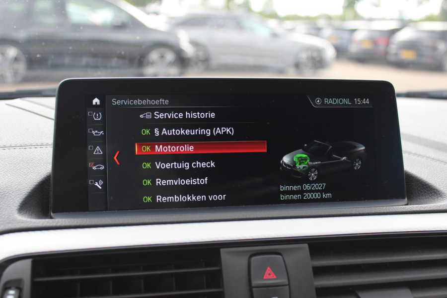 BMW 2 Serie Cabrio 220i High Exe. M Sport / 54.228 km/ NL Auto / Leder / CarPlay / Parkeerhulp V+A / 18'' / Windscherm / Sportstoelen / Stoelverwarming / DAB / Cruise Control