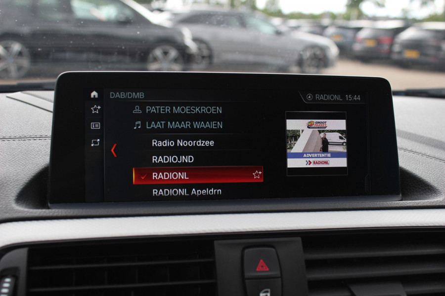 BMW 2 Serie Cabrio 220i High Exe. M Sport / 54.228 km/ NL Auto / Leder / CarPlay / Parkeerhulp V+A / 18'' / Windscherm / Sportstoelen / Stoelverwarming / DAB / Cruise Control