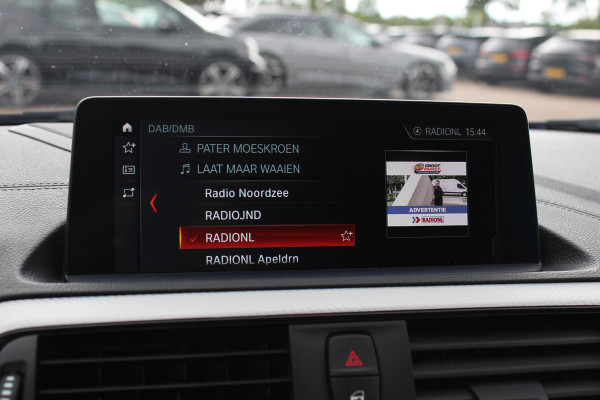 BMW 2 Serie Cabrio 220i High Exe. M Sport / 54.228 km/ NL Auto / Leder / CarPlay / Parkeerhulp V+A / 18'' / Windscherm / Sportstoelen / Stoelverwarming / DAB / Cruise Control