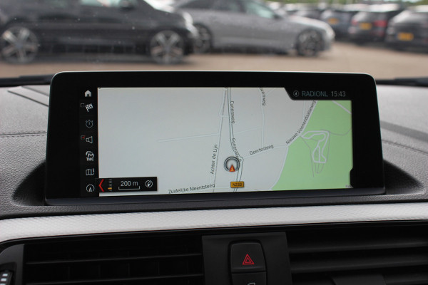 BMW 2 Serie Cabrio 220i High Exe. M Sport / 54.228 km/ NL Auto / Leder / CarPlay / Parkeerhulp V+A / 18'' / Windscherm / Sportstoelen / Stoelverwarming / DAB / Cruise Control