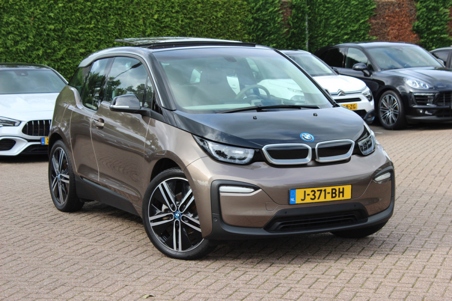 BMW i3 Executive Edition 120Ah 42 kWh / SoH 92,8% / Panoramadak / Camera / Navigatie / 20'' / DAB / Stoelverwarming / Warmtepomp / Cruise Control