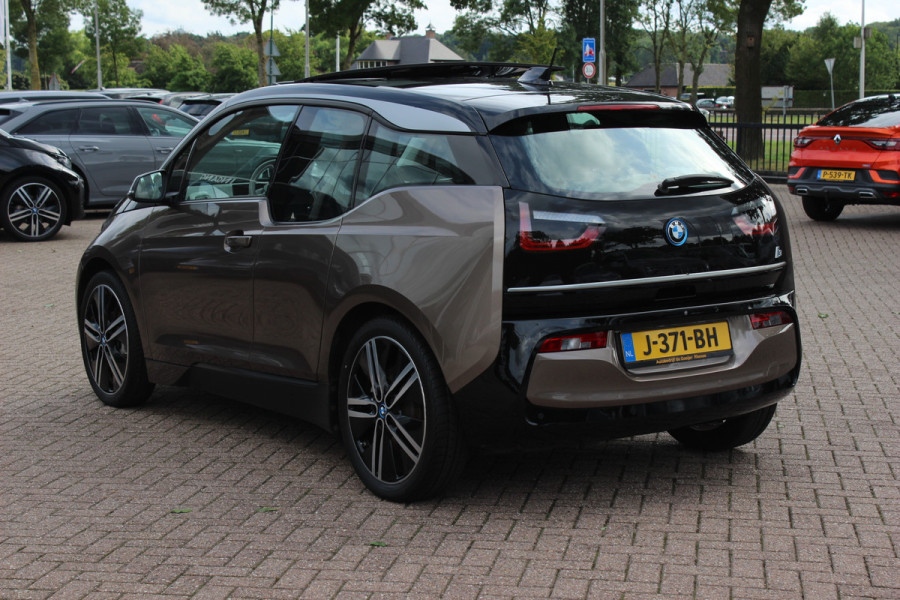 BMW i3 Executive Edition 120Ah 42 kWh / SoH 92,8% / Panoramadak / Camera / Navigatie / 20'' / DAB / Stoelverwarming / Warmtepomp / Cruise Control