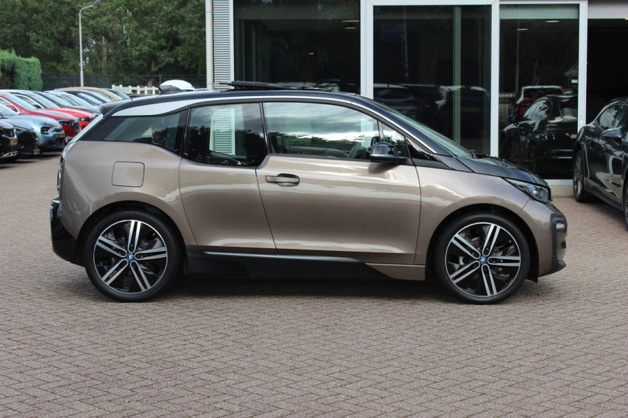 BMW i3 Executive Edition 120Ah 42 kWh / SoH 92,8% / Panoramadak / Camera / Navigatie / 20'' / DAB / Stoelverwarming / Warmtepomp / Cruise Control