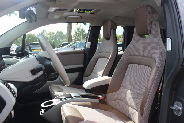 BMW i3 Executive Edition 120Ah 42 kWh / SoH 92,8% / Panoramadak / Camera / Navigatie / 20'' / DAB / Stoelverwarming / Warmtepomp / Cruise Control