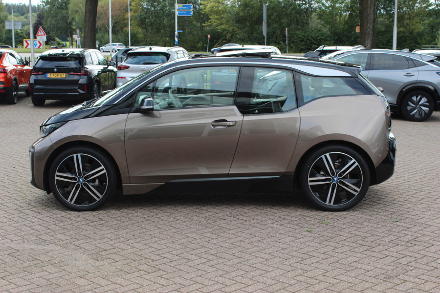 BMW i3 Executive Edition 120Ah 42 kWh / SoH 92,8% / Panoramadak / Camera / Navigatie / 20'' / DAB / Stoelverwarming / Warmtepomp / Cruise Control