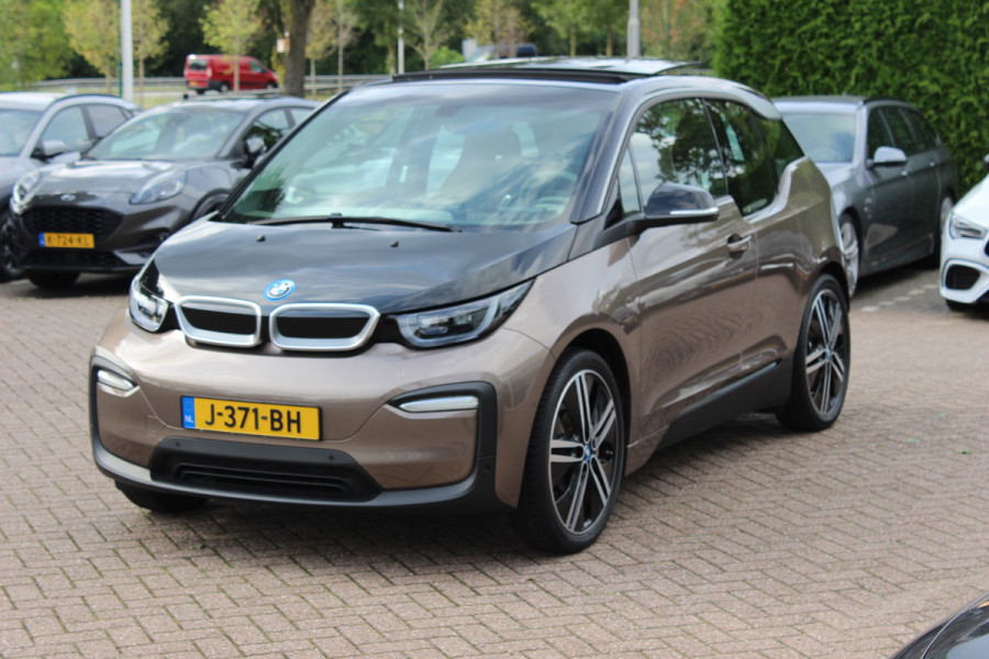 BMW i3 Executive Edition 120Ah 42 kWh / SoH 92,8% / Panoramadak / Camera / Navigatie / 20'' / DAB / Stoelverwarming / Warmtepomp / Cruise Control
