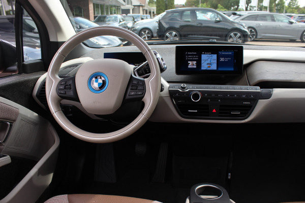 BMW i3 Executive Edition 120Ah 42 kWh / SoH 92,8% / Panoramadak / Camera / Navigatie / 20'' / DAB / Stoelverwarming / Warmtepomp / Cruise Control