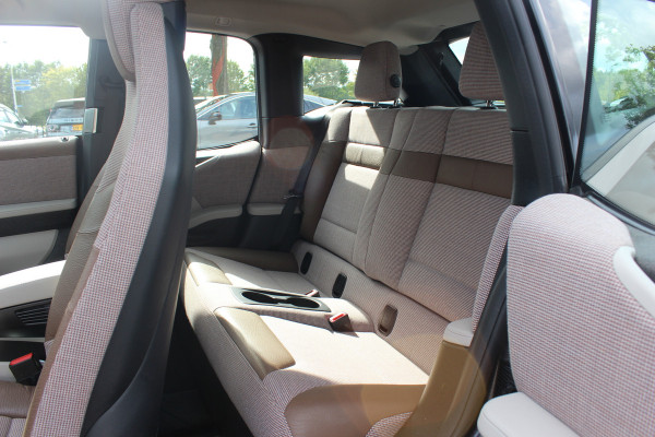 BMW i3 Executive Edition 120Ah 42 kWh / SoH 92,8% / Panoramadak / Camera / Navigatie / 20'' / DAB / Stoelverwarming / Warmtepomp / Cruise Control