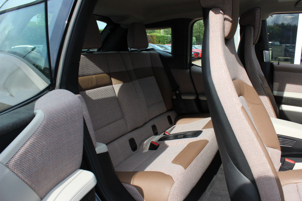 BMW i3 Executive Edition 120Ah 42 kWh / SoH 92,8% / Panoramadak / Camera / Navigatie / 20'' / DAB / Stoelverwarming / Warmtepomp / Cruise Control