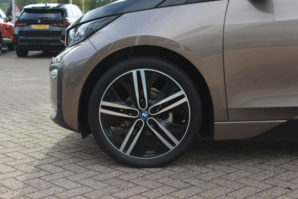 BMW i3 Executive Edition 120Ah 42 kWh / SoH 92,8% / Panoramadak / Camera / Navigatie / 20'' / DAB / Stoelverwarming / Warmtepomp / Cruise Control