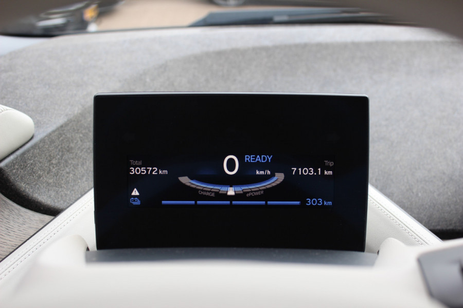 BMW i3 Executive Edition 120Ah 42 kWh / SoH 92,8% / Panoramadak / Camera / Navigatie / 20'' / DAB / Stoelverwarming / Warmtepomp / Cruise Control