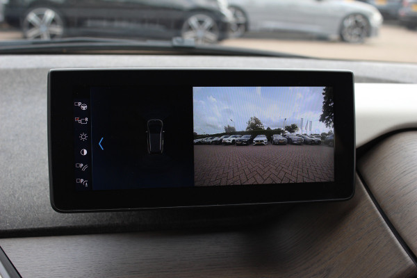 BMW i3 Executive Edition 120Ah 42 kWh / SoH 92,8% / Panoramadak / Camera / Navigatie / 20'' / DAB / Stoelverwarming / Warmtepomp / Cruise Control
