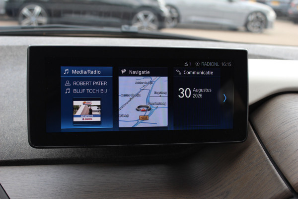 BMW i3 Executive Edition 120Ah 42 kWh / SoH 92,8% / Panoramadak / Camera / Navigatie / 20'' / DAB / Stoelverwarming / Warmtepomp / Cruise Control