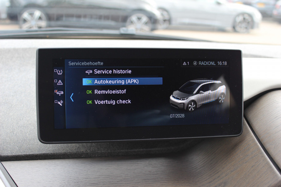 BMW i3 Executive Edition 120Ah 42 kWh / SoH 92,8% / Panoramadak / Camera / Navigatie / 20'' / DAB / Stoelverwarming / Warmtepomp / Cruise Control