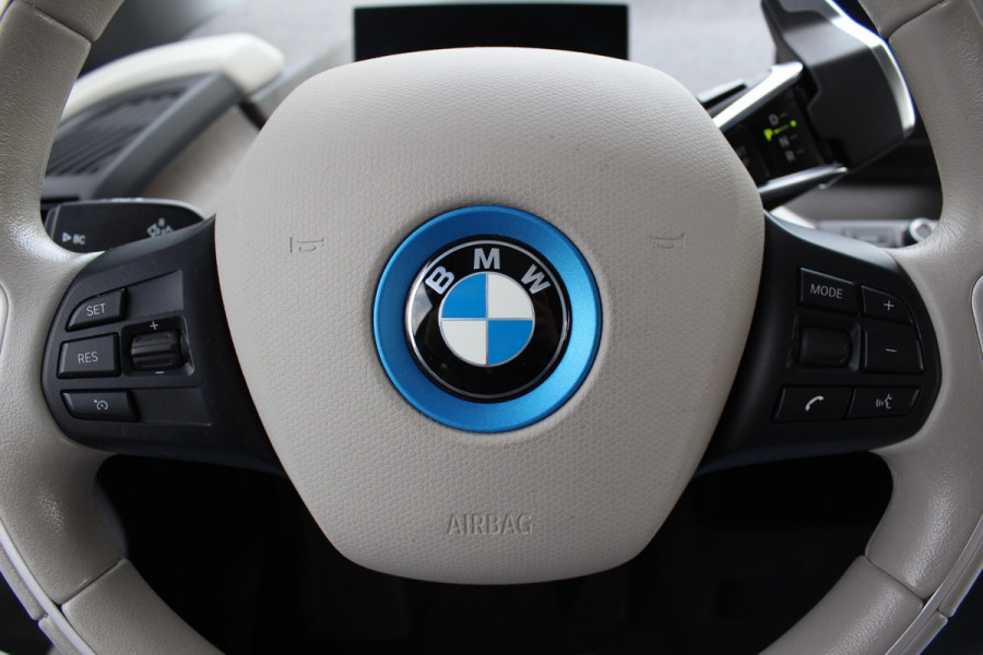 BMW i3 Executive Edition 120Ah 42 kWh / SoH 92,8% / Panoramadak / Camera / Navigatie / 20'' / DAB / Stoelverwarming / Warmtepomp / Cruise Control