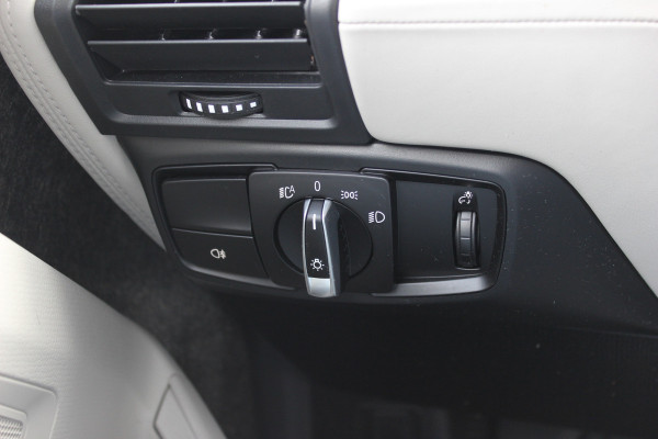 BMW i3 Executive Edition 120Ah 42 kWh / SoH 92,8% / Panoramadak / Camera / Navigatie / 20'' / DAB / Stoelverwarming / Warmtepomp / Cruise Control