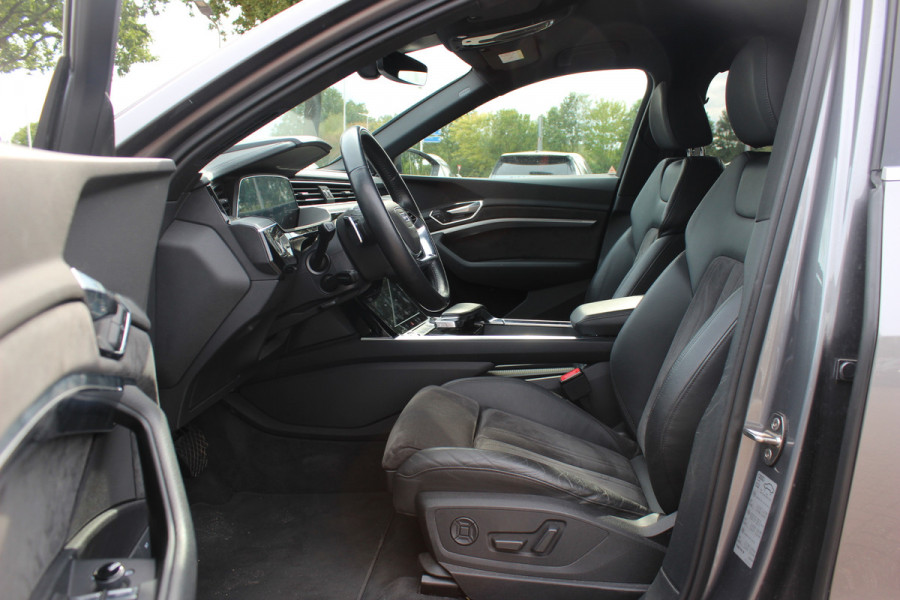 Audi e-tron e-tron 55 quattro advanced Pro Line Plus 95 kWh / SoH 95,6 % / Trekhaak / 360Camera / Luchtvering / Keyless / 20'' / CarPlay / Stoelverwarming / Dodehoek / DAB / ACC