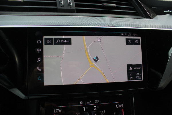 Audi e-tron e-tron 55 quattro advanced Pro Line Plus 95 kWh / SoH 95,6 % / Trekhaak / 360Camera / Luchtvering / Keyless / 20'' / CarPlay / Stoelverwarming / Dodehoek / DAB / ACC