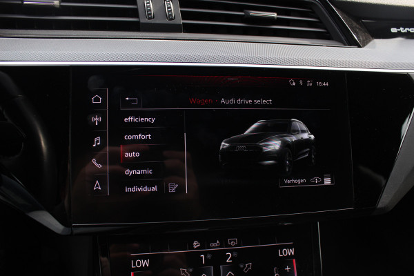 Audi e-tron e-tron 55 quattro advanced Pro Line Plus 95 kWh / SoH 95,6 % / Trekhaak / 360Camera / Luchtvering / Keyless / 20'' / CarPlay / Stoelverwarming / Dodehoek / DAB / ACC