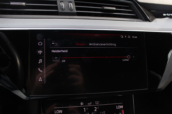 Audi e-tron e-tron 55 quattro advanced Pro Line Plus 95 kWh / SoH 95,6 % / Trekhaak / 360Camera / Luchtvering / Keyless / 20'' / CarPlay / Stoelverwarming / Dodehoek / DAB / ACC
