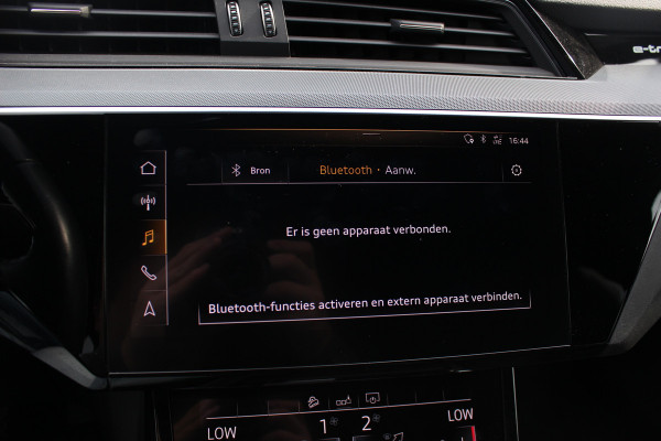 Audi e-tron e-tron 55 quattro advanced Pro Line Plus 95 kWh / SoH 95,6 % / Trekhaak / 360Camera / Luchtvering / Keyless / 20'' / CarPlay / Stoelverwarming / Dodehoek / DAB / ACC