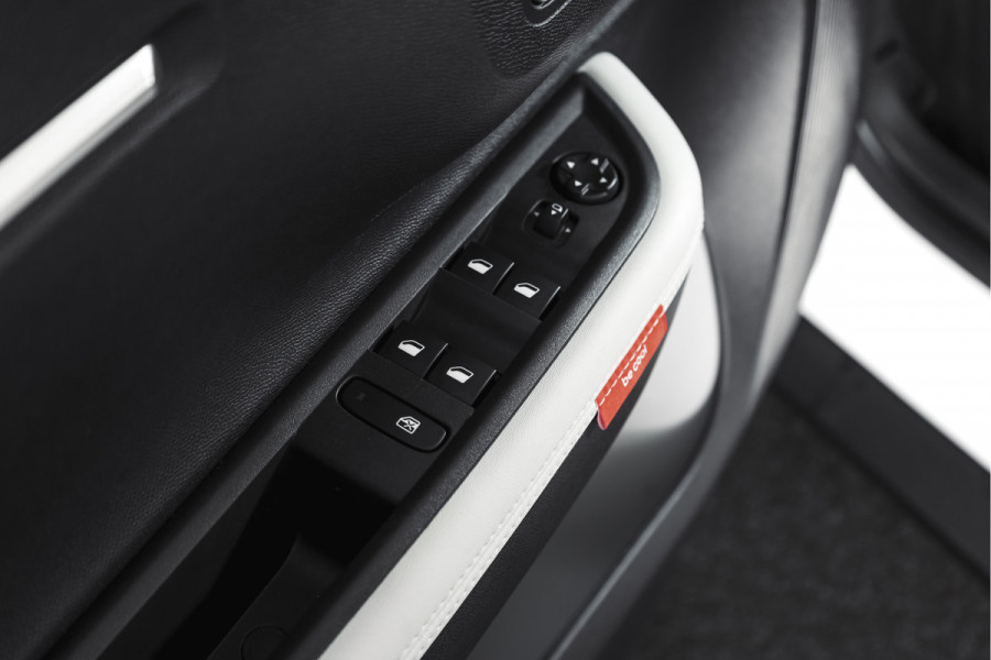 Citroën C3 Aircross 1.2 Hybrid 145PK Max 7p. | Dig. Cockpit | Cruise | PDC | Camera | NAV + App. Connect | ECC | LM 17" | 8693