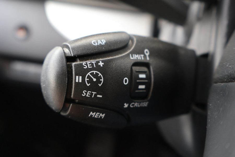 Opel Vivaro 2.0 BlueHDi 145pk L2 Automaat Airco Navigatie Camera
