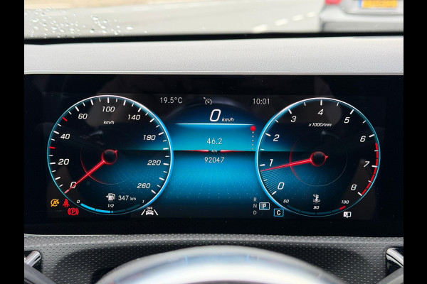 Mercedes-Benz A-Klasse 200 Business Solution AMG Upgrade | Panoramadak | Stoelverwarming | Cruise Control | Navigatie | Camera | LED High Performance | Keyless | Ambiance Verlichting | Parkeersensoren |