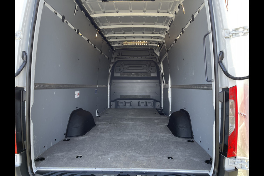 Mercedes-Benz Sprinter 317 1.9 CDI 170pk L3H2 RWD Functional / rijklaar € 32.950 ex btw / lease vanaf € 893 / trekhaak + opstap achter / 270 graden deuren / achteruit rijcamera !