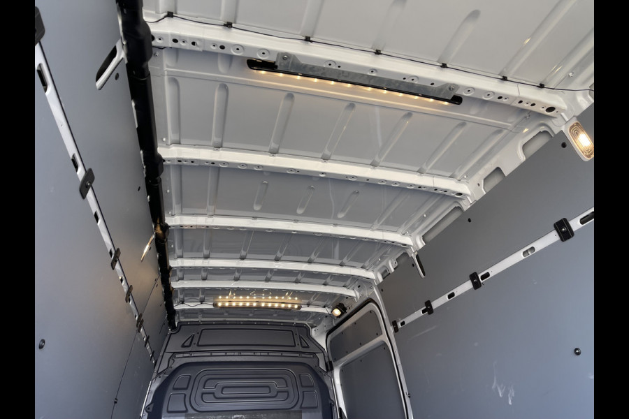 Mercedes-Benz Sprinter 317 1.9 CDI 170pk L3H2 RWD Functional / rijklaar € 32.950 ex btw / lease vanaf € 893 / trekhaak + opstap achter / 270 graden deuren / achteruit rijcamera !
