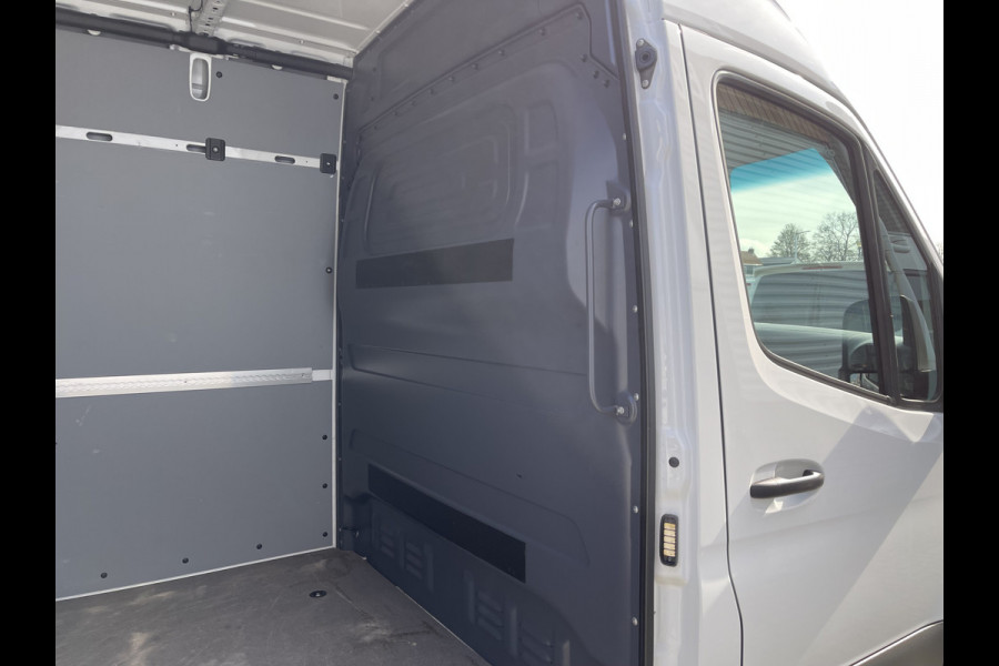 Mercedes-Benz Sprinter 317 1.9 CDI 170pk L3H2 RWD Functional / rijklaar € 32.950 ex btw / lease vanaf € 893 / trekhaak + opstap achter / 270 graden deuren / achteruit rijcamera !
