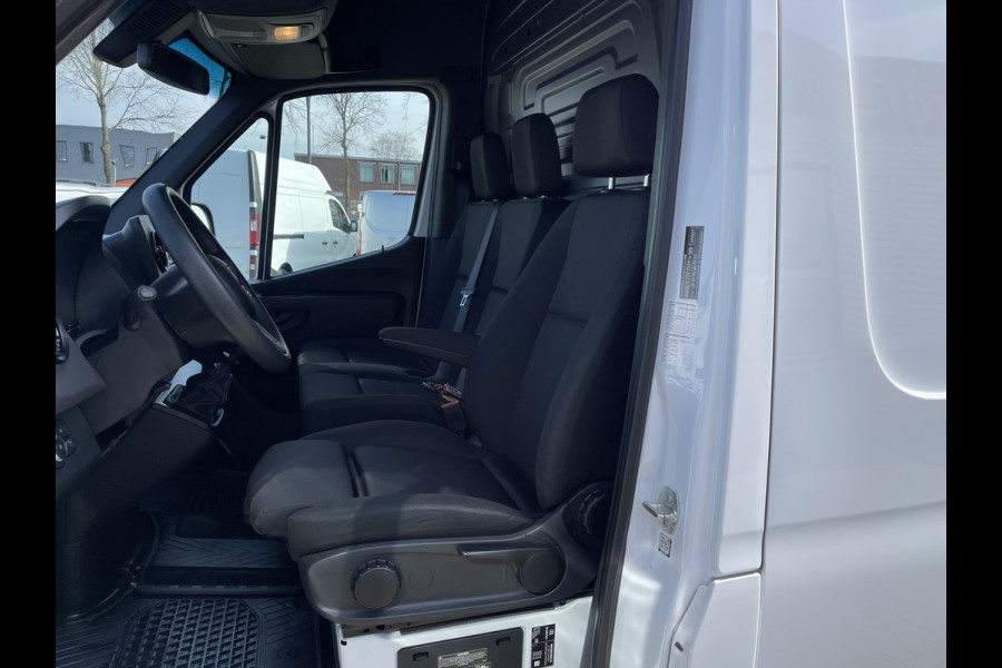Mercedes-Benz Sprinter 317 1.9 CDI 170pk L3H2 RWD Functional / rijklaar € 32.950 ex btw / lease vanaf € 893 / trekhaak + opstap achter / 270 graden deuren / achteruit rijcamera !
