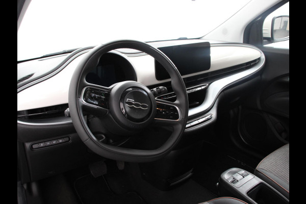 Fiat 500E Icon 42 kWh Automaat Climate control Cruise control Achteruitrijcamera Navigatie Apple Carplay/ Android Auto Keyless