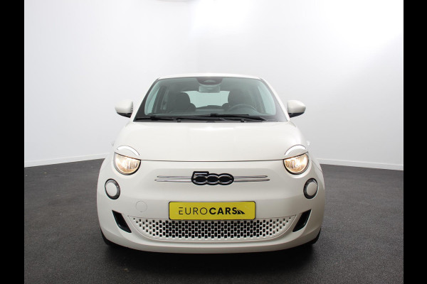 Fiat 500E Icon 42 kWh Automaat Climate control Cruise control Achteruitrijcamera Navigatie Apple Carplay/ Android Auto Keyless