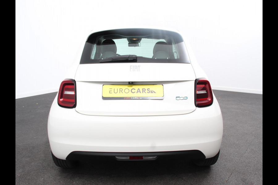 Fiat 500E Icon 42 kWh Automaat Climate control Cruise control Achteruitrijcamera Navigatie Apple Carplay/ Android Auto Keyless
