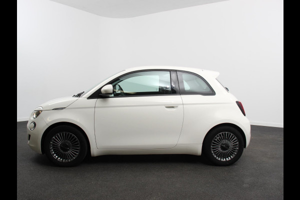 Fiat 500E Icon 42 kWh Automaat Climate control Cruise control Achteruitrijcamera Navigatie Apple Carplay/ Android Auto Keyless