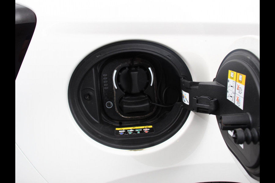 Fiat 500E Icon 42 kWh Automaat Climate control Cruise control Achteruitrijcamera Navigatie Apple Carplay/ Android Auto Keyless
