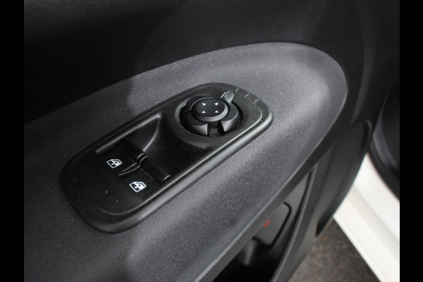 Fiat 500E Icon 42 kWh Automaat Climate control Cruise control Achteruitrijcamera Navigatie Apple Carplay/ Android Auto Keyless