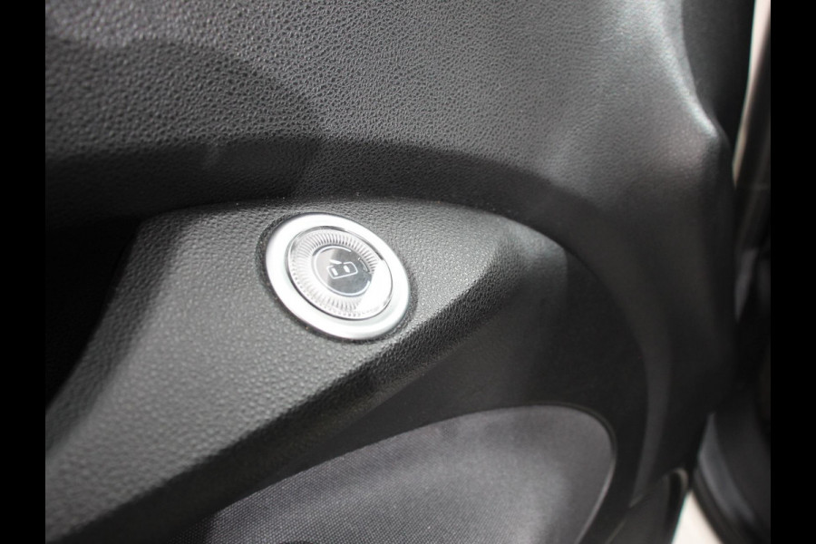 Fiat 500E Icon 42 kWh Automaat Climate control Cruise control Achteruitrijcamera Navigatie Apple Carplay/ Android Auto Keyless