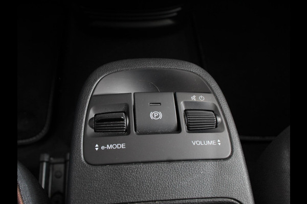 Fiat 500E Icon 42 kWh Automaat Climate control Cruise control Achteruitrijcamera Navigatie Apple Carplay/ Android Auto Keyless