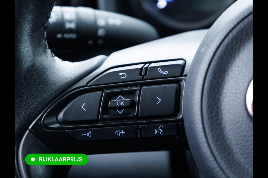 Toyota Yaris 1.5 Hybrid Launch Edition | Stoel- stuurverwarming | Trekhaak | HUD | Camera | Adaptive cruise Apple Carplay/Android Auto, Privacy glas, Keyless