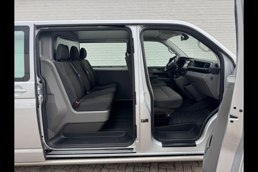 Volkswagen Transporter 2.0 TDI L2H1 30 DC Highline Automaat Trekhaak Navigatie Carplay Cruise Pdc
