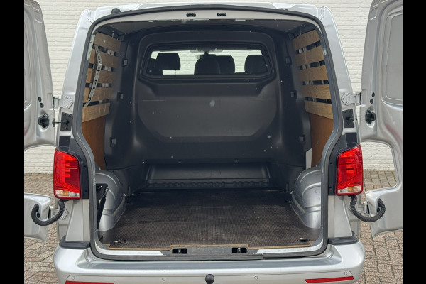 Volkswagen Transporter 2.0 TDI L2H1 30 DC Highline Automaat Trekhaak Navigatie Carplay Cruise Pdc