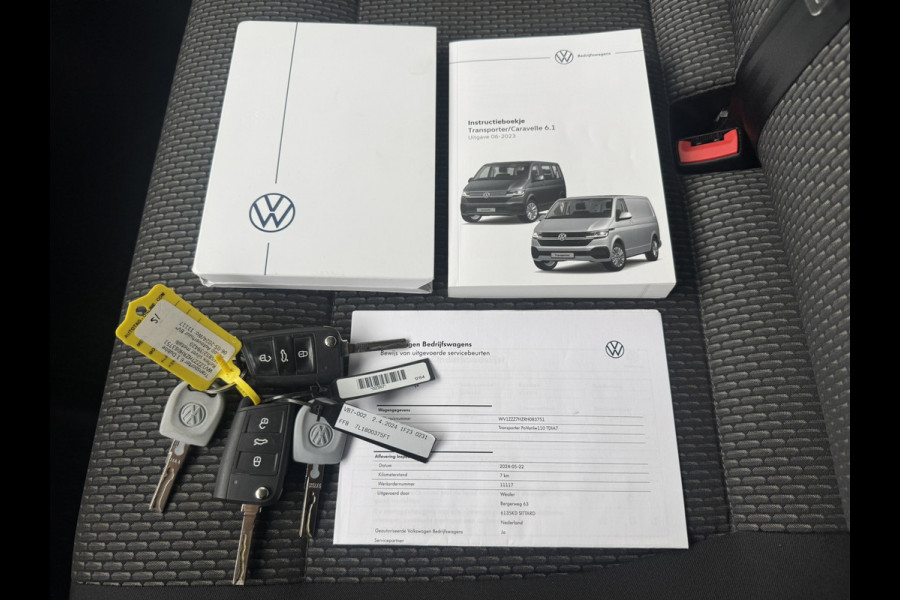 Volkswagen Transporter 2.0 TDI L2H1 30 DC Highline Automaat Trekhaak Navigatie Carplay Cruise Pdc