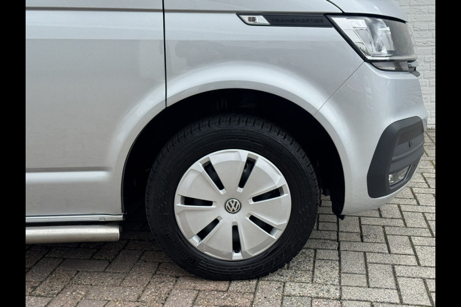 Volkswagen Transporter 2.0 TDI L2H1 30 DC Highline Automaat Trekhaak Navigatie Carplay Cruise Pdc