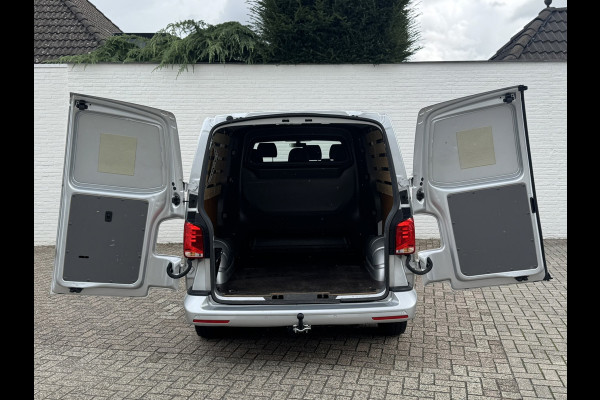 Volkswagen Transporter 2.0 TDI L2H1 30 DC Highline Automaat Trekhaak Navigatie Carplay Cruise Pdc