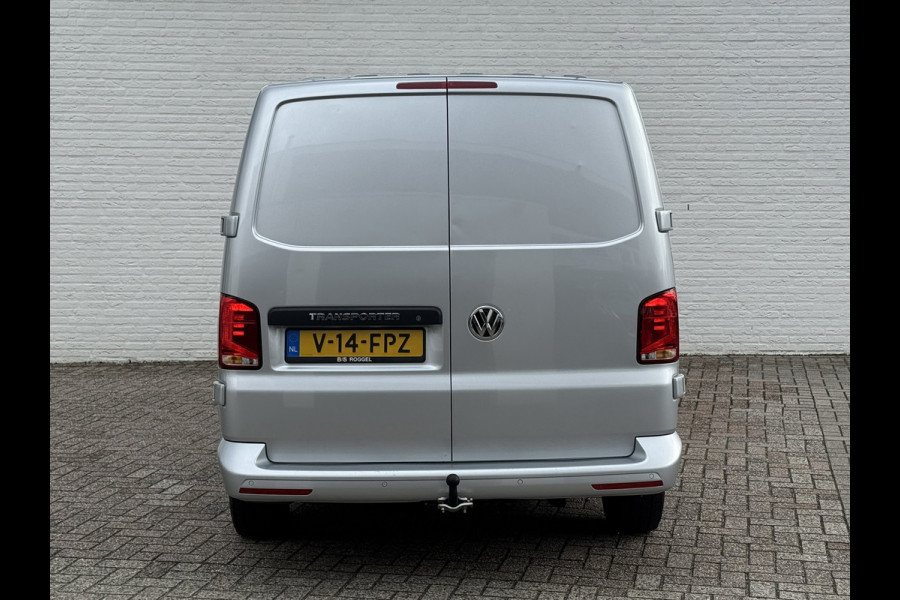 Volkswagen Transporter 2.0 TDI L2H1 30 DC Highline Automaat Trekhaak Navigatie Carplay Cruise Pdc