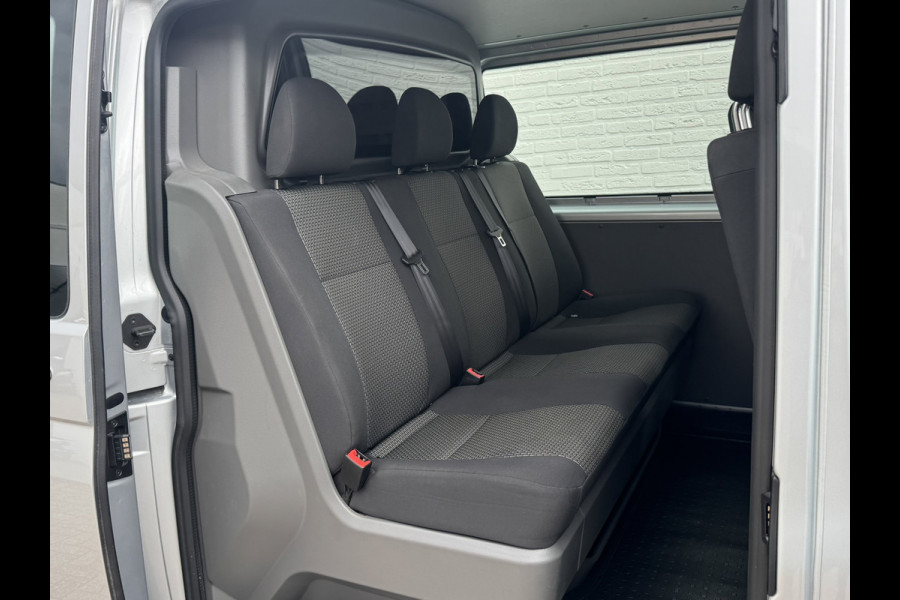 Volkswagen Transporter 2.0 TDI L2H1 30 DC Highline Automaat Trekhaak Navigatie Carplay Cruise Pdc